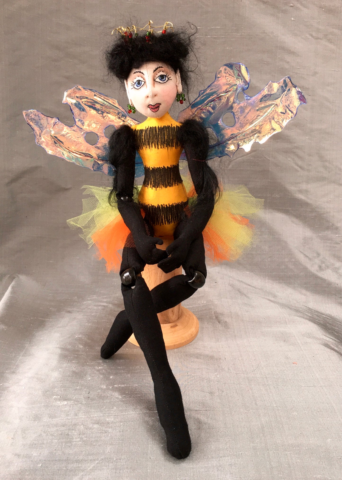 QUEEN BEE Pattern by Jan Horrox